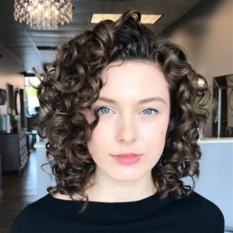 It&x27;s a versatile and flattering haircut that suits many hair textures and face shapes. . Curly hair shoulder length bob